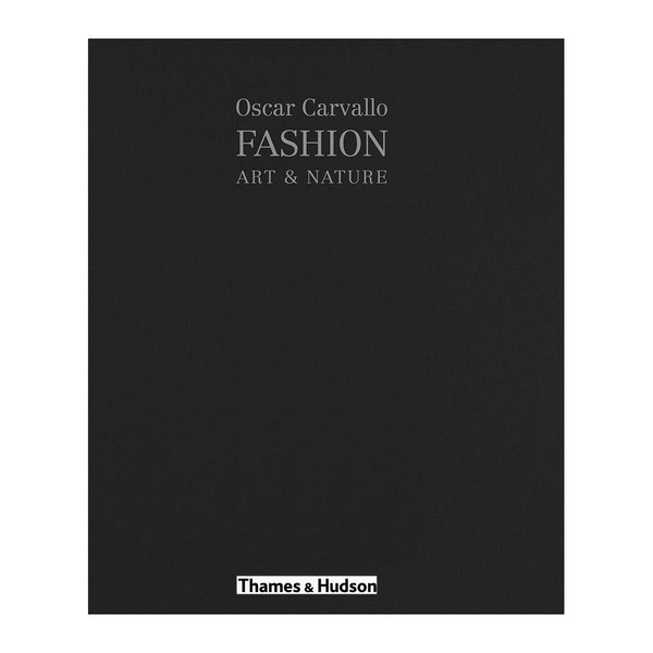 کتاب Fashion Art and Nature chez Oscar Carvallo اثر Helene Farnault انتشارات تیمز و هادسون 4298880