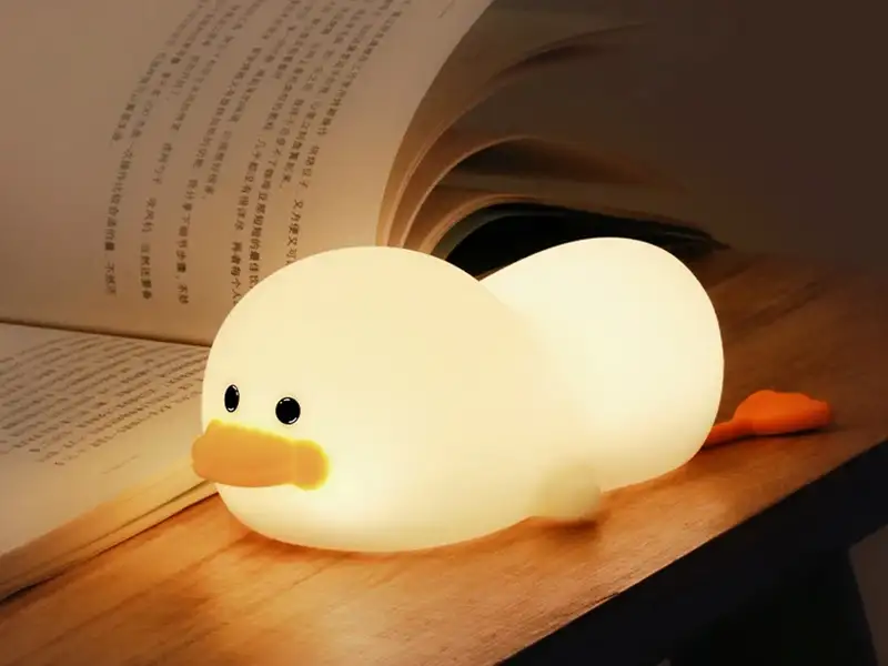 picture چراغ خواب فانتزی رومیز شارژی سیلیکونی دارای ریموت Duck LED Night Lamp Silicone USB Rechargeable Sleeping light ZD-31